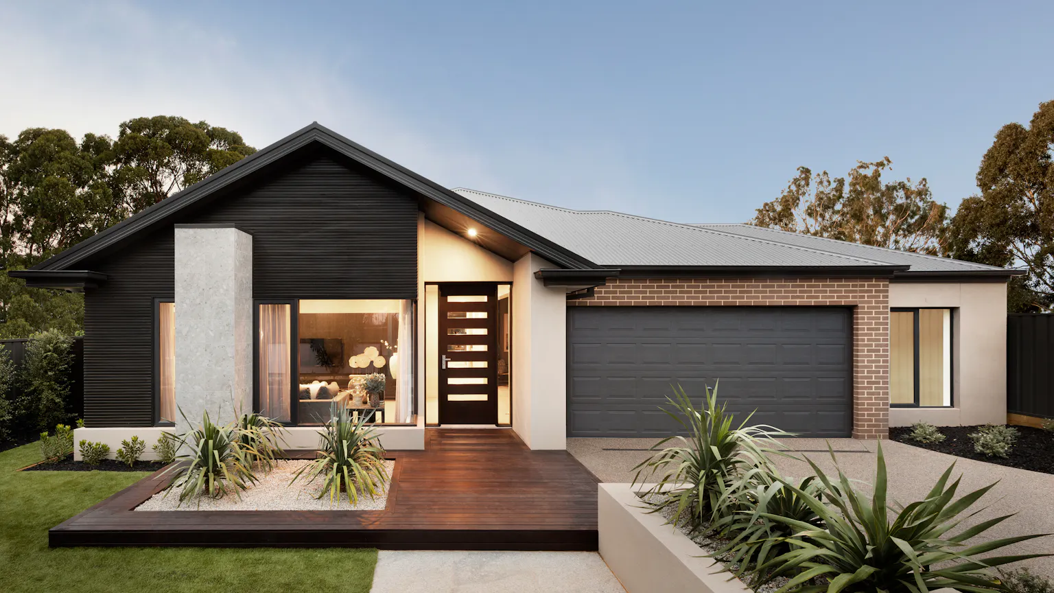 Facade 7 of 18 - Peak as displayed on the Delta