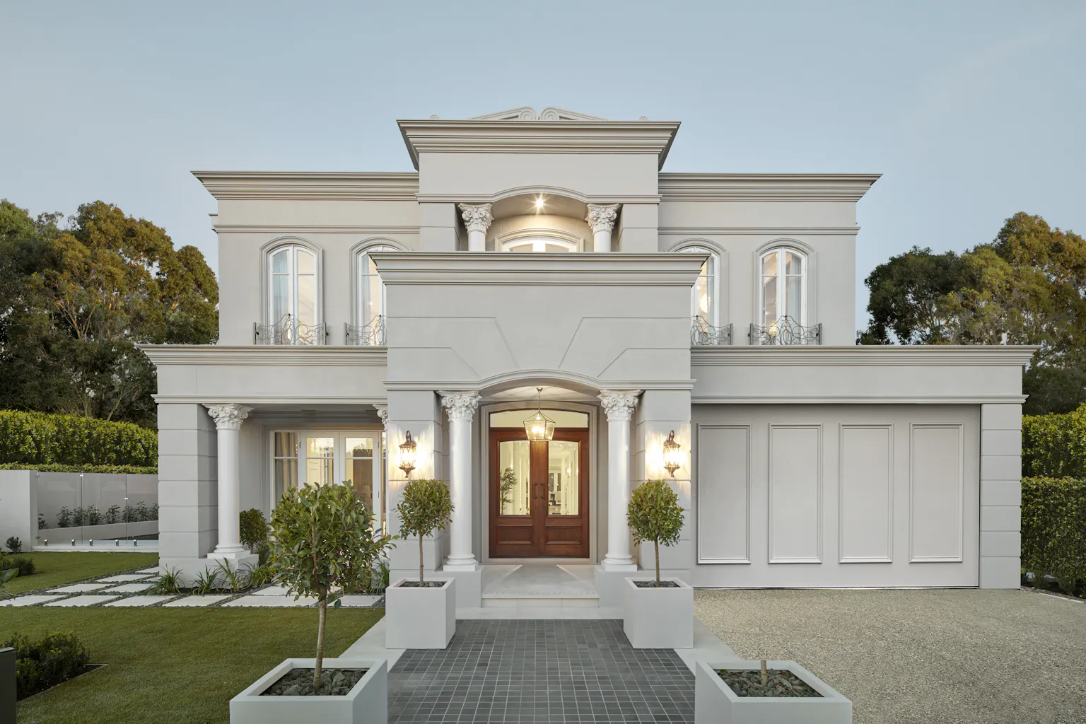 Facade 2 of 2 - Pyrenee on the La Pyrenee