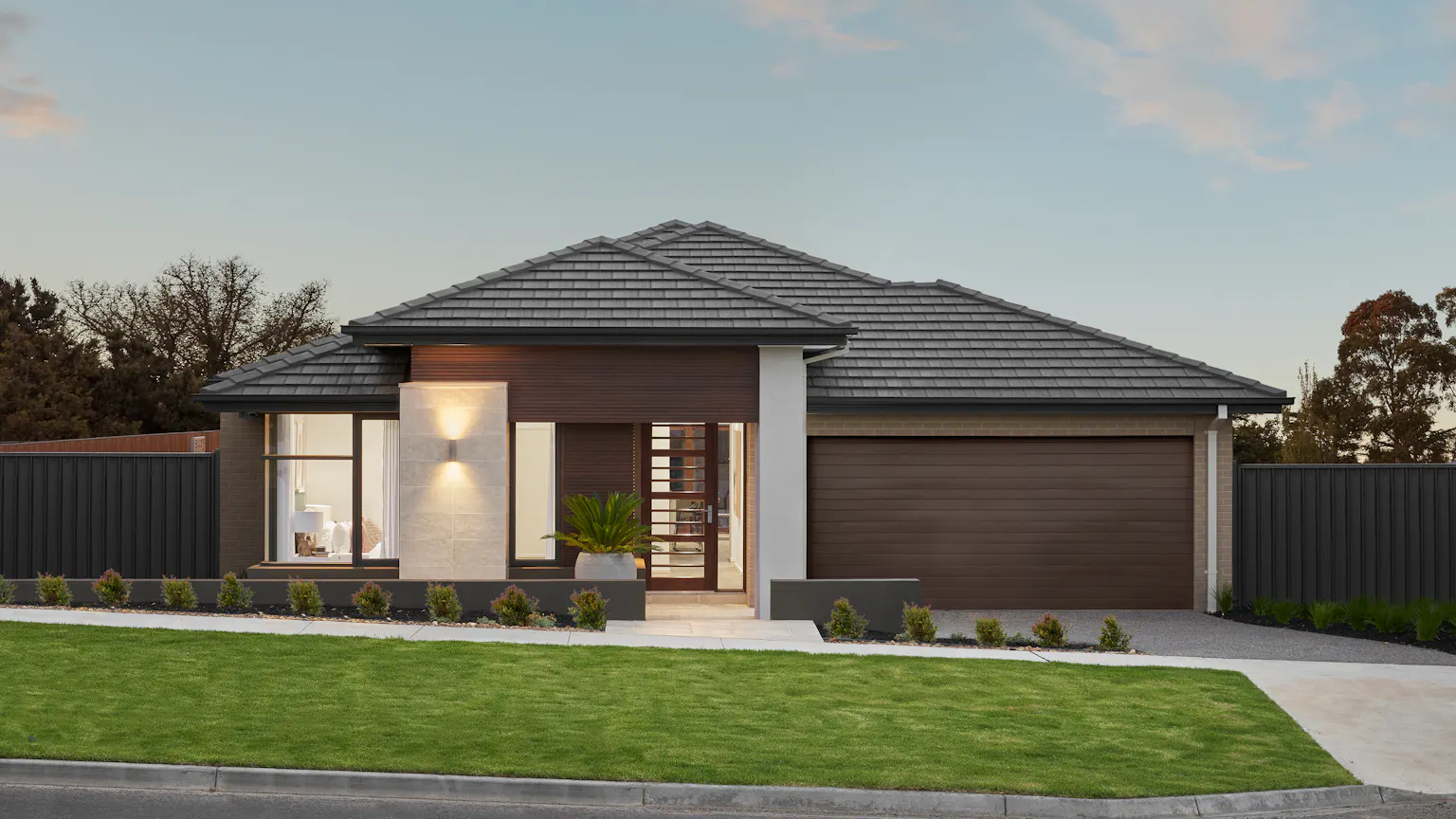 Facade 5 of 17 - Maine as displayed on the Mantra